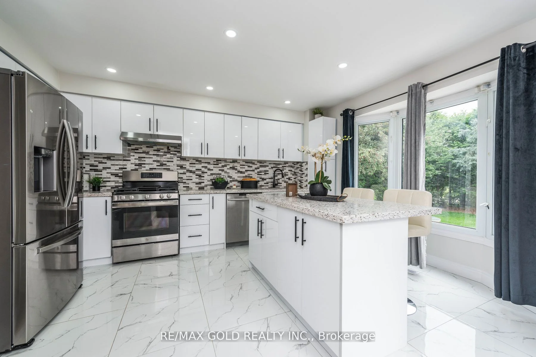 123 Meadow Drive, Orangeville, On L9w 4j7