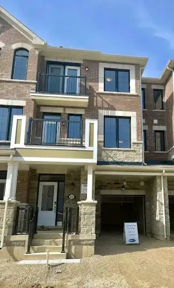 Att/Row/Townhouse in Brampton
