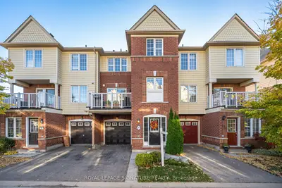 Att/Row/Townhouse in Milton