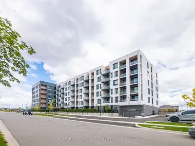 Condo Apartment in Milton