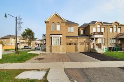 Att/Row/Townhouse in Brampton