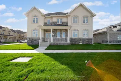 Att/Row/Townhouse in Brampton