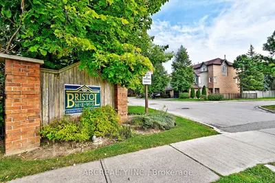 Condo Townhouse in Mississauga