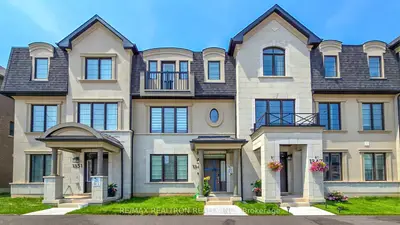 Att/Row/Townhouse in Oakville