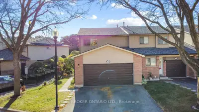 Condo Townhouse in Mississauga