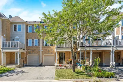 Att/Row/Townhouse in Milton