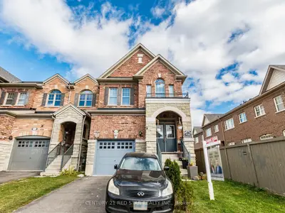 Att/Row/Townhouse in Brampton