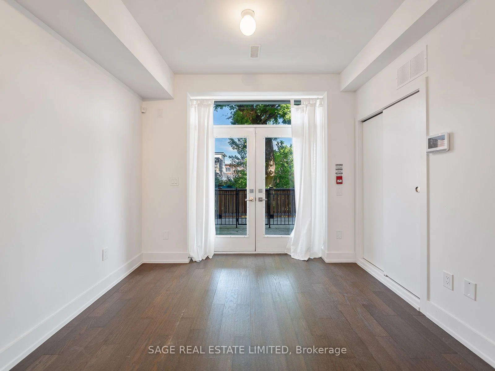 1183 Dufferin Street 105, Toronto W02, On M6h 4b7