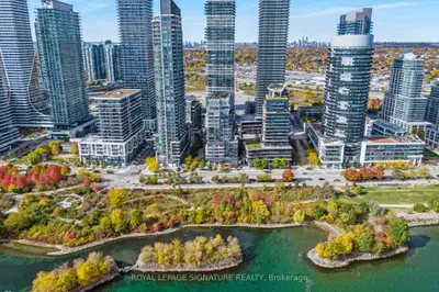 Condo Apartment in Toronto