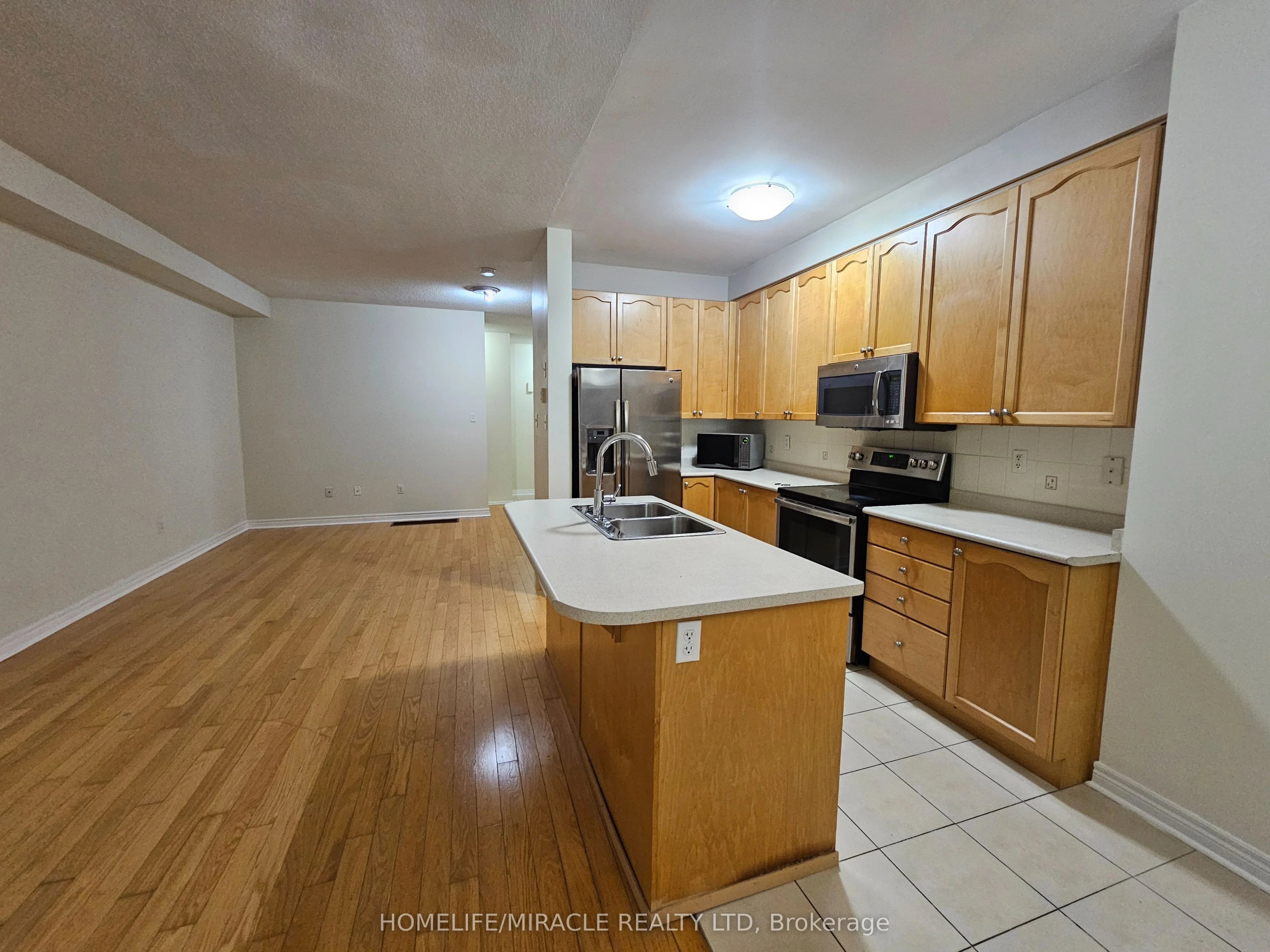 868 Oasis Drive N Upper, Mississauga, ON L5V 0C7
