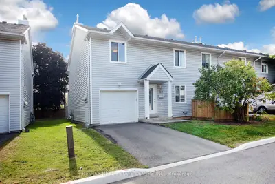 Condo Townhouse in Oakville