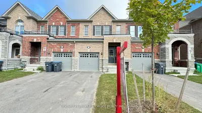 Att/Row/Townhouse in Brampton