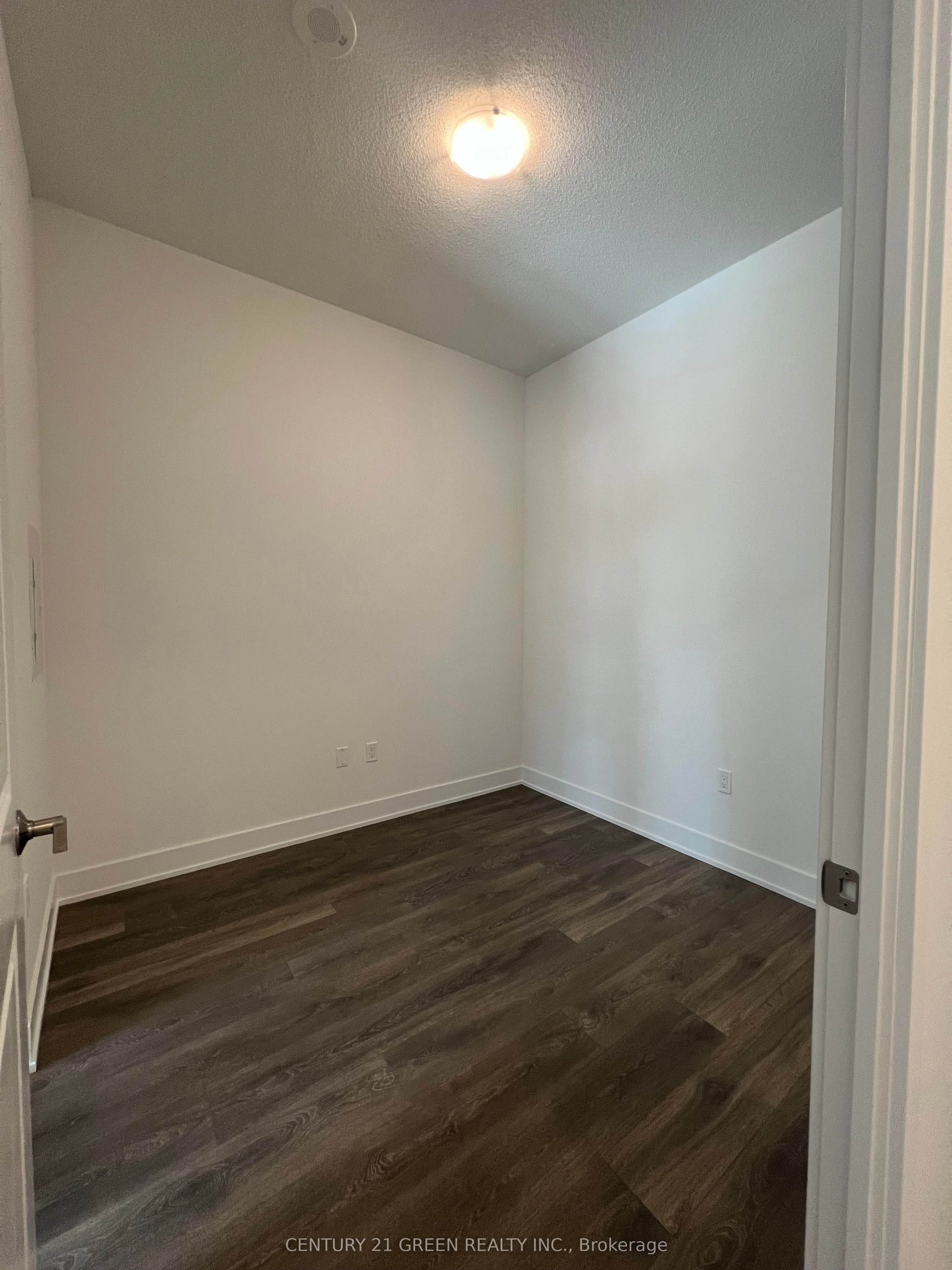 202 Burnhamthorpe Road E 227, Mississauga, ON L5A 4L4