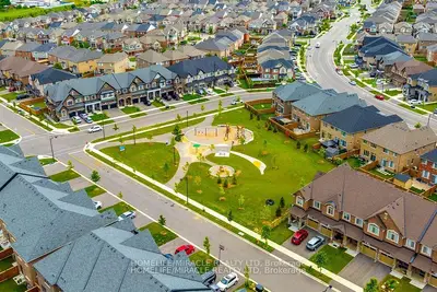 Att/Row/Townhouse in Milton