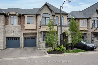 Att/Row/Townhouse in Brampton