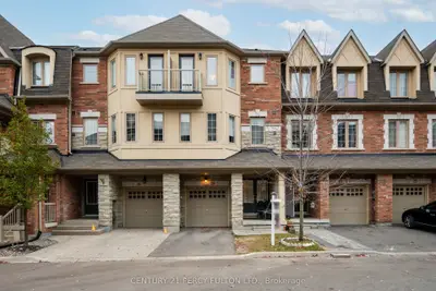 Att/Row/Townhouse in Brampton