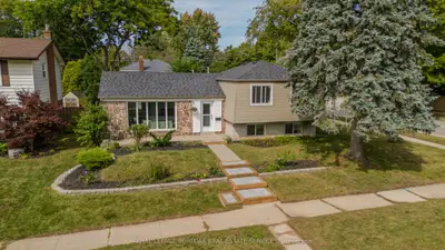 Detached in Burlington