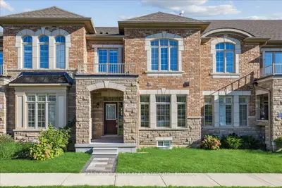 Att/Row/Townhouse in Oakville