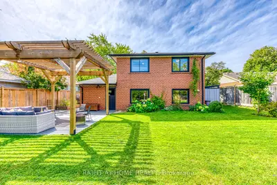 Detached in Oakville