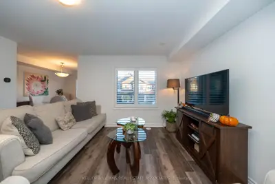 Att/Row/Townhouse in Milton