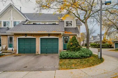 Condo Townhouse in Burlington