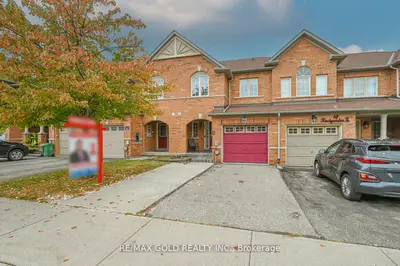 Att/Row/Townhouse in Brampton
