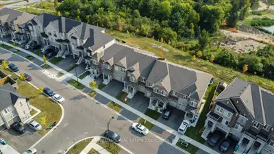 Att/Row/Townhouse in Brampton