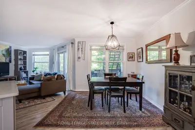 Condo Townhouse in Burlington