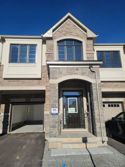 Att/Row/Townhouse in Milton