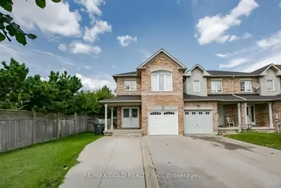 Att/Row/Townhouse in Brampton