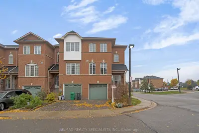Condo Townhouse in Brampton