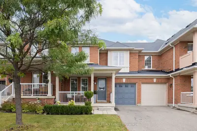 Att/Row/Townhouse in Oakville