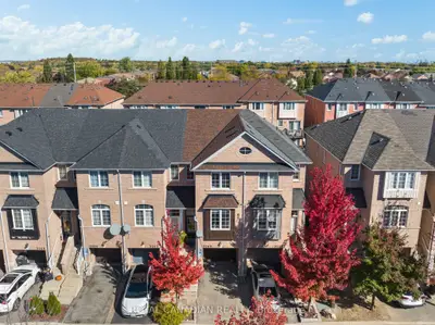 Att/Row/Townhouse in Mississauga