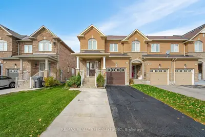 Att/Row/Townhouse in Brampton