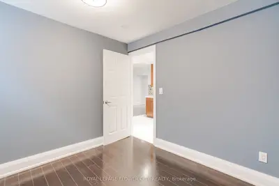 5674 Whitehorn Avenue E, Mississauga, On L5v 2a9