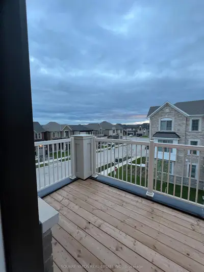 Condo Townhouse in Milton