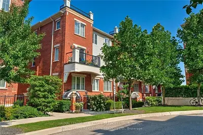 Condo Townhouse in Oakville