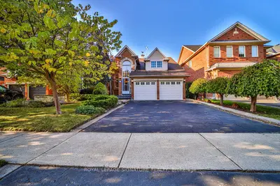 Detached in Oakville