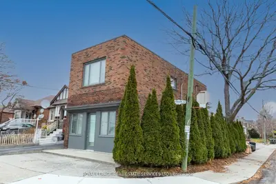 Duplex in Toronto