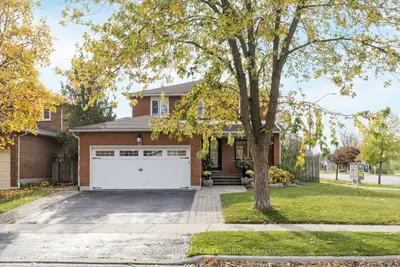Detached in Oakville