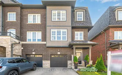 Att/Row/Townhouse in Milton