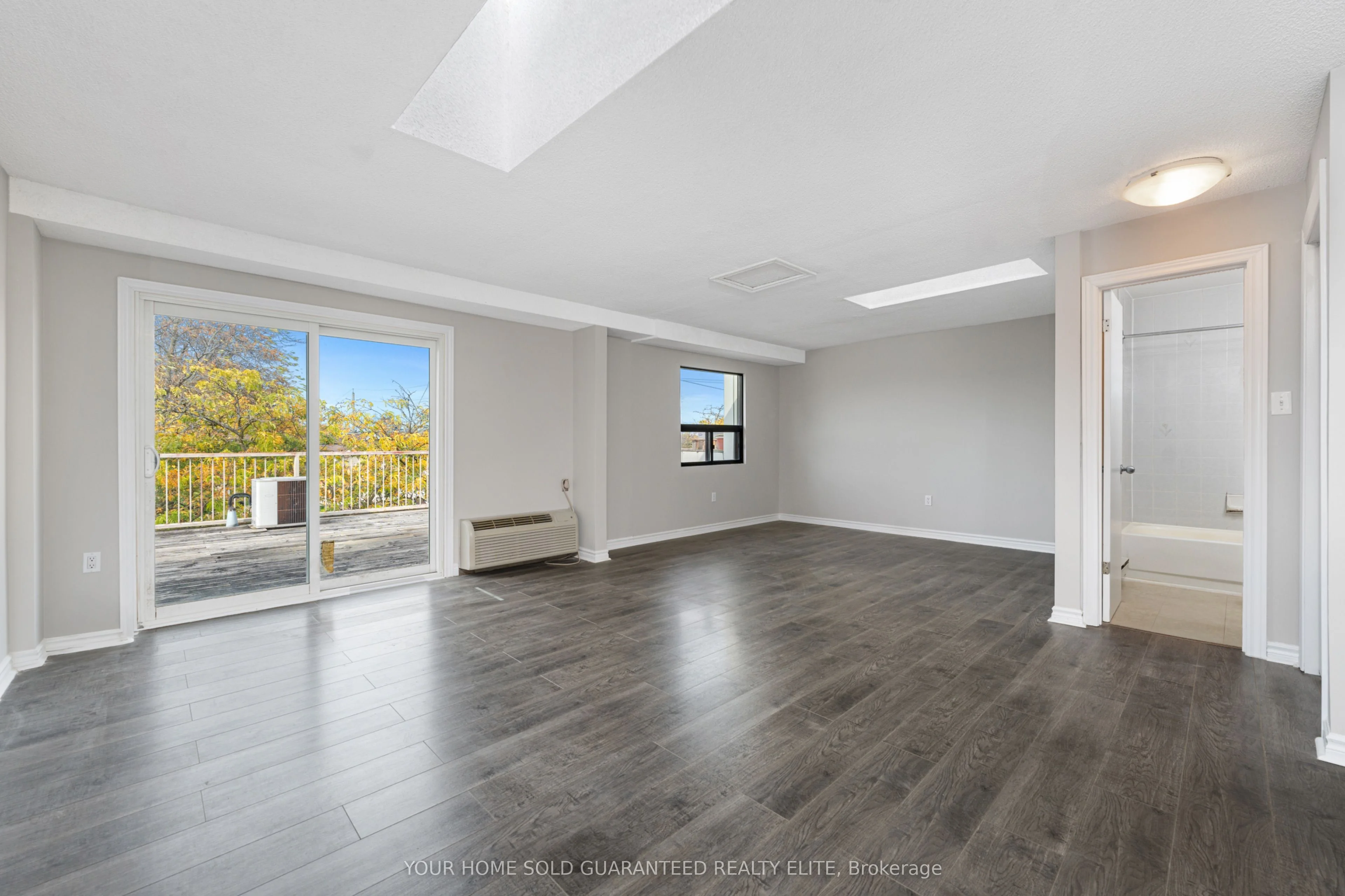 12 Ontario Street 2, Grimsby, ON L3M 3G9