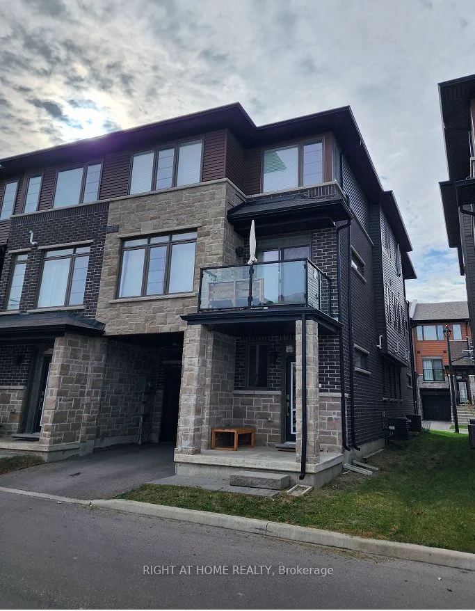Att/Row/Townhouse in Hamilton
