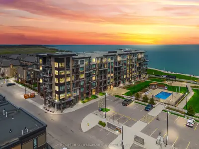 Condo Apartment in Grimsby