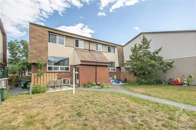 31 Woodvale C, South Of Baseline To Knoxdale, On K2g 4h3