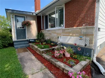 12 Peter Street, Petawawa, On K8h 2k6
