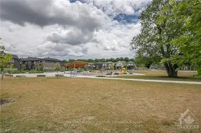 247 Avro Circle, Manor Park - Cardinal Glen And Area, On K1k 4z1