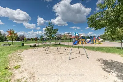 9 Yorkville Street, Carlington - Central Park, On K2c 4b6