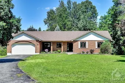 112 Ridgeview Drive, Carp - Huntley Ward, On K0a 1l0