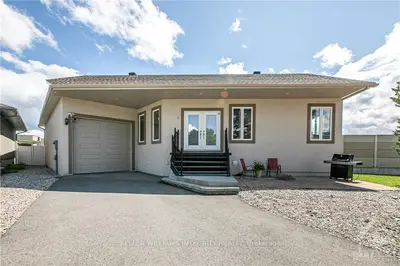2 Burgess Avenue, Crystal Bay - Rocky Point - Bayshore, On K2b 7x1
